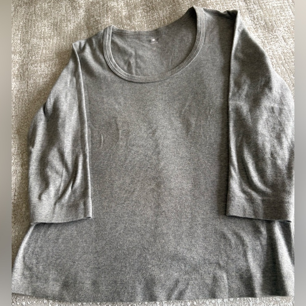 Versatile and oh so soft Three Dot tee shirt. Easy to wear - a go to piece